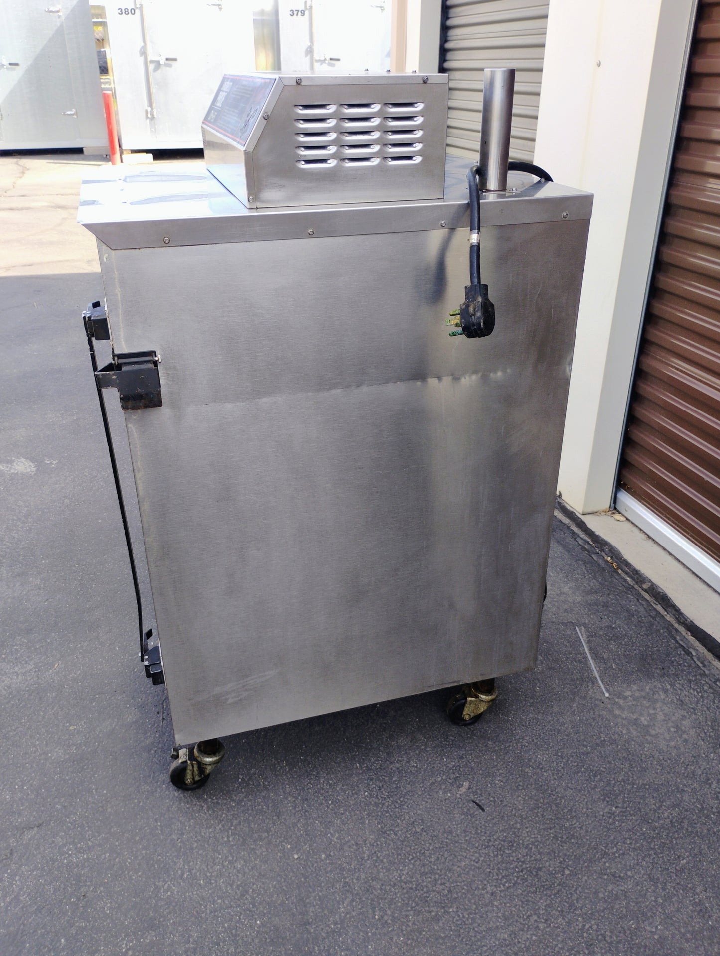 SMOKER - BARBECUE PITS.