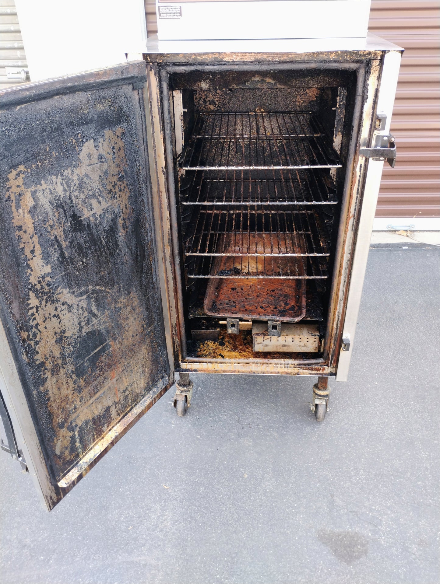 SMOKER - BARBECUE PITS.