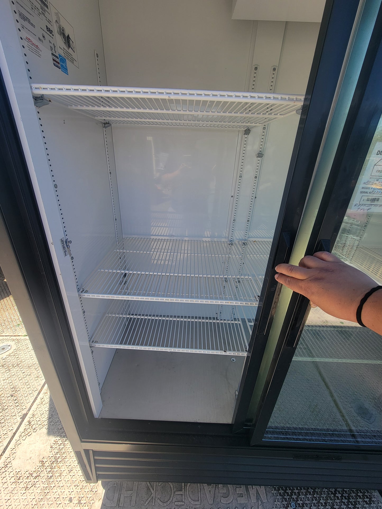 True 3 Door Glass Display Refrigerator Cooler GDM-69 Commercial Merchandiser